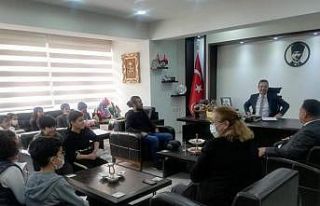 Kaymakam öğretmen, makamı sınıf oldu