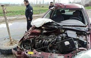 Kazada hurdaya dönen otomobilde kimsenin burnu bile...