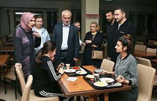 Keskin öğrencilerle sahur yaptı