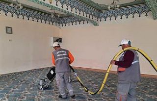 Kilis’te camilerde Ramazan temizliği sürüyor