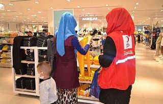 Kızılay 125 çocuğu kıyafet yardımı yaptı