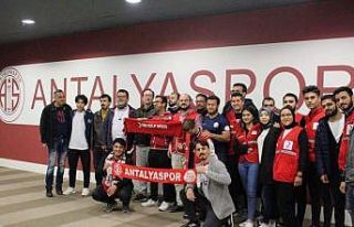 Kızılay gönüllüleri, Antalyaspor maçını görme...