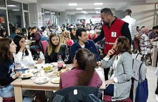 Kızılay gönüllüsü 200 genç iftarda buluştu