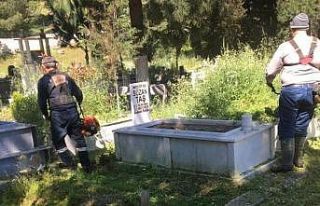 Koçarlı mezarlıklarında bayram temizliği yapıldı