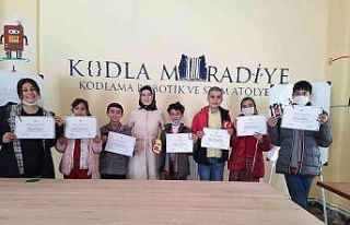 ‘Kodla Muradiye’ projesini tamamlayan öğrencilere...