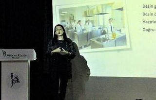 Kolej öğrencilerine beslenme eğitimi