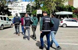 Koltuğun altındaki gizli bölmeden uyuşturucu çıktı