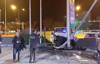 Kontrolden çıkan araç benzinliğe daldı