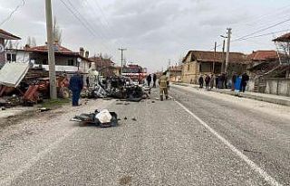 Kontrolden çıkıp hurdaya dönen otomobilin hız...