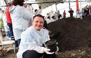 Konyaaltı’nda down sendromlu çocuklar saksılara...