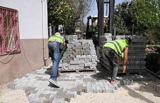 Konyaaltı’nda iş makinalarının giremediği sokaklara...