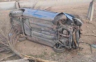 Konya’da kontrolden çıkan otomobil takla attı:...