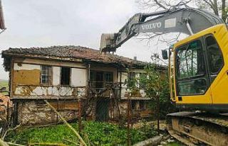 Körfez’de 6 orta hasarlı bina yıkıldı