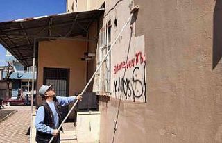 Körfez’de duvar yazıları temizleniyor
