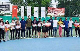 Kort tenisi şampiyonasında büyük başarı