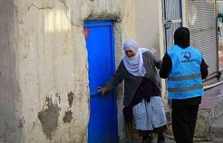 Kursiyerler hem öğreniyor hem de ihtiyaç sahiplerine...