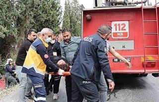 Kuşadası’nda virajı alamayan araç şarampolu...