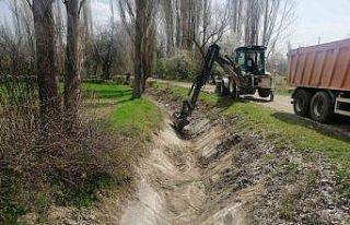 Kütahya’daki sulama kanallarında temizlik