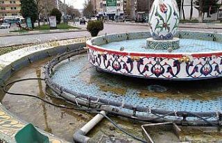 Kütahya’nın simgesi vazoya detaylı temizlik