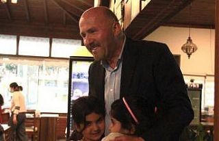 Kuyucak’ta öksüz ve yetim çocuklar iftarda bir...
