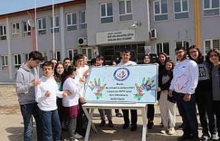 Lise öğrencileri özel bireylerin gününü kutladı
