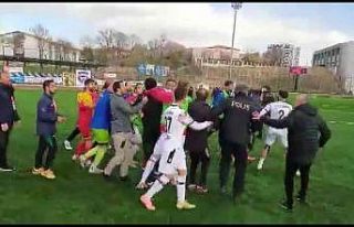 Maçın bitiş düdüğünün ardından saha bir anda...
