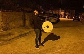 Mahallede Ramazan davulcusu olmayınca muhtar iş...