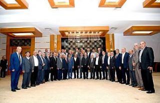 Malatya’da eski ve yeni belediye başkanları iftar...