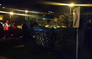 Maltepe’de süratli otomobil yol kenarına fırlayıp...