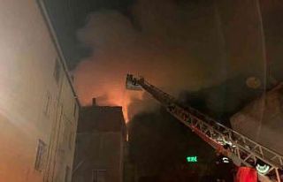 Maltepe’de yangın paniği: Çatı katı alevlere...