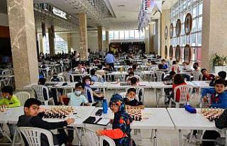 Manavgat 23 Nisan Satranç Turnuvasına 300 genç...