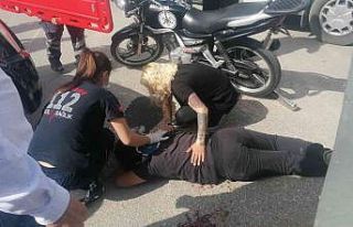 Manavgat’ta motosiklet ile kamyonet çarpıştı:...