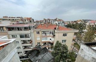 Manisa itfaiyesinden yoğun fırtına mesaisi