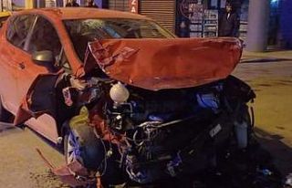 Manisa’da askeri ambulans ile otomobil çarpıştı:...