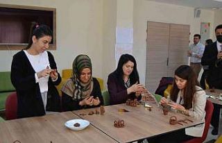 Manisa’da sanatla terapi eğitimi