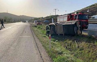 Manisa’da yoldan çıkan kamyonet devrildi: 1 yaralı