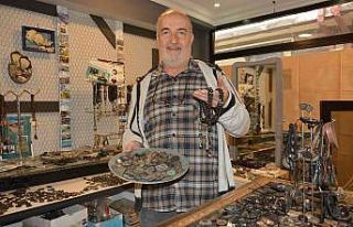 Manyetik kumu sanata dönüştürdü