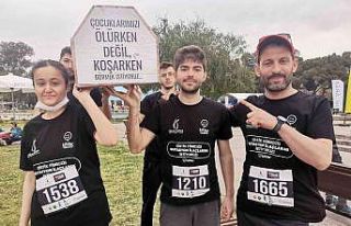 Maraton İzmir’de tabutla koştu