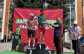 Maratonda kazanan sporcular ödüllerin sahibi oldu