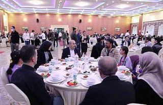 Mardin Valisi Vali Demirtaş öğrencilerle iftarda...