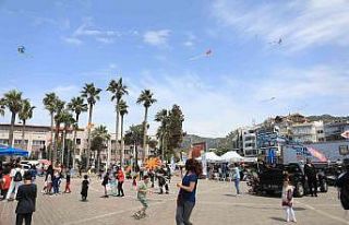 Marmaris’te 23 Nisan coşkusu Uçurtma Şenliği...