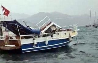 Marmaris’te kuvvetli lodos etkili oluyor