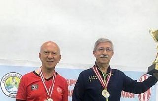 Masa Tenisi Turnuvası’nda 2 gümüş madalya kazandı