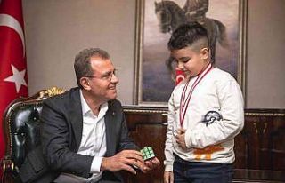 Matematikte dünya birincisi Erken, Başkan Seçer...