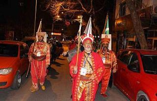 Mehter ordusu sahurda sokağa indi