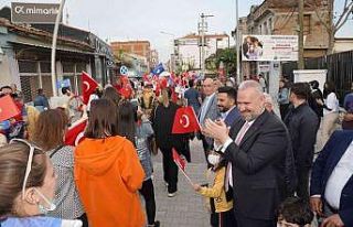 Menemen’de 23 nisan kutlamaları renkli kortejle...