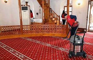 Menteşe’de camilerde bayram temizliği yapıldı