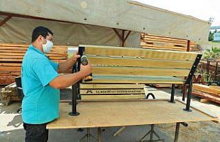 Mersin Büyükşehir Belediyesi, marangoz atölyesinde...