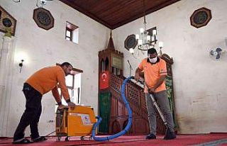 Mersin’de camilerde Ramazan temizliği yapıldı