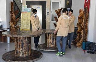 Meslek lisesi öğrencileri atık malzemelerden 3....